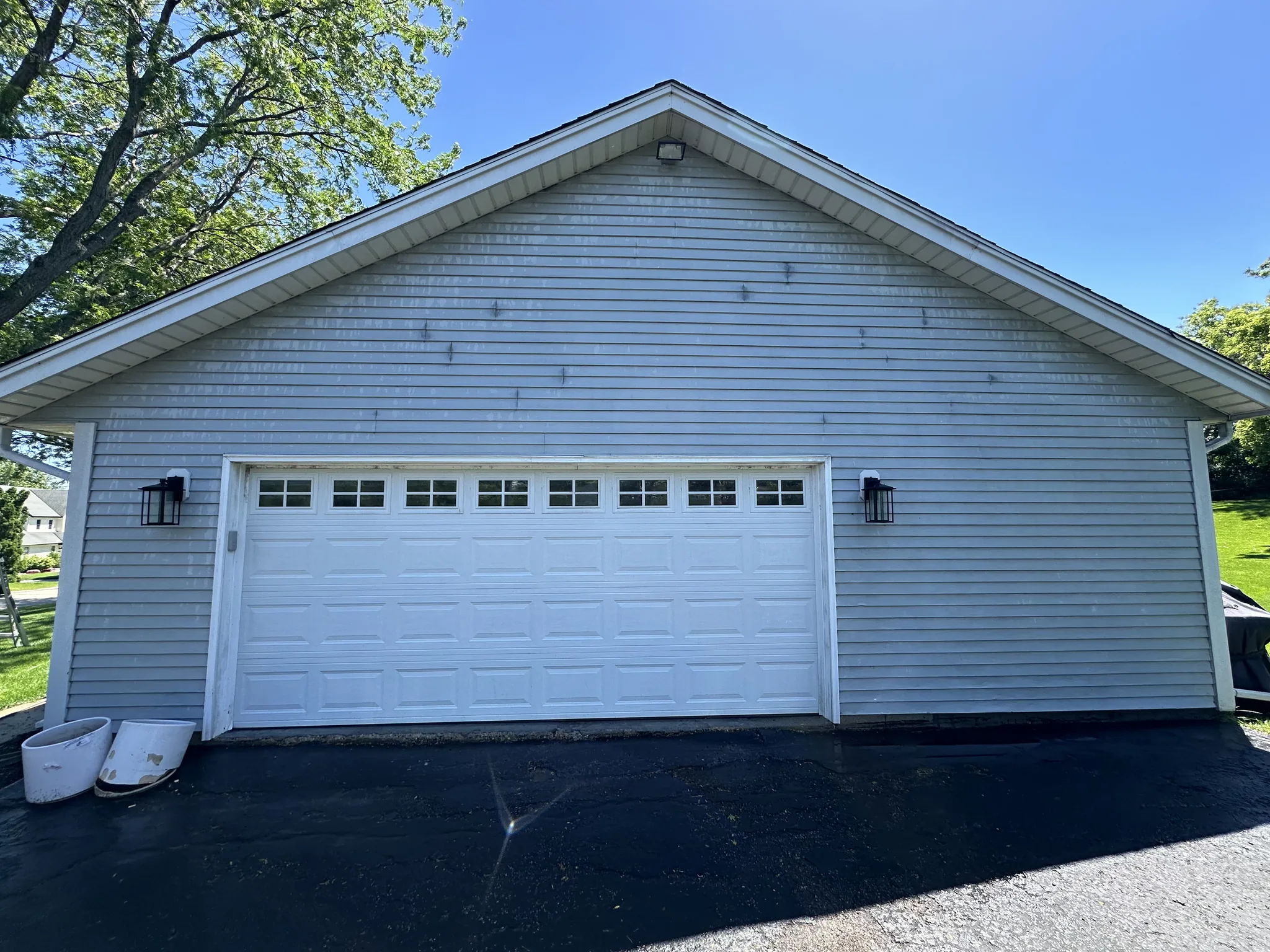 Detached garage in Brookfield before soft washing, streaking and organic growth on the siding